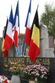 Cimetière de Roche la Molière 01.11.jpg